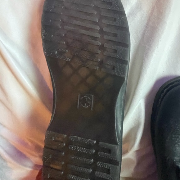 Black Dr Martin men’s shoes - Picture 4 of 4